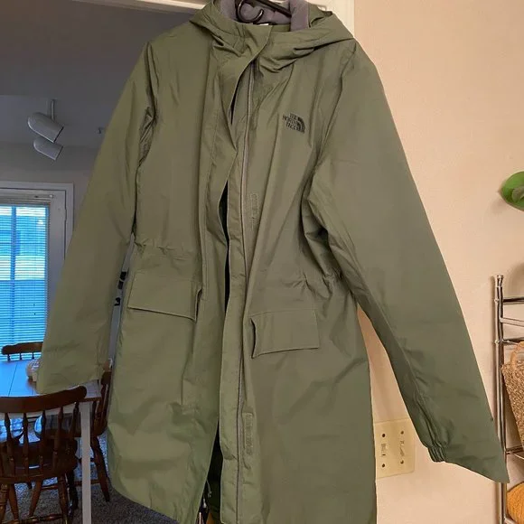 THE NORTH FACE Women's City Breeze Insulated Parka (Green)